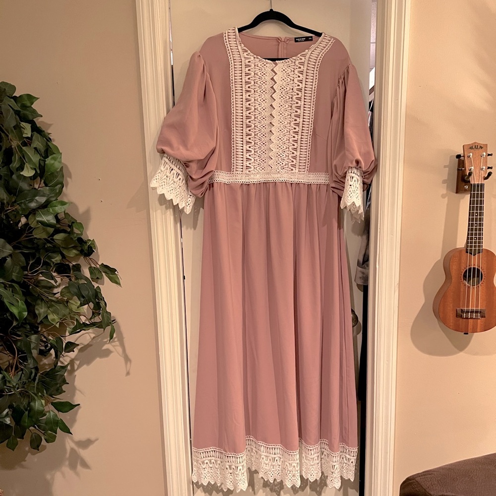 Puffy sleeves vintage inspired long dress.